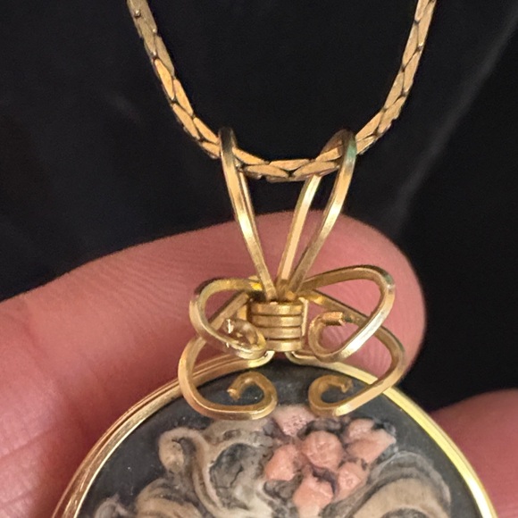 Vintage Bisque Porcelain Lady  Cameo Gold-Filled Wire Wrap Jewelry Pendant JHK - Picture 6 of 7
